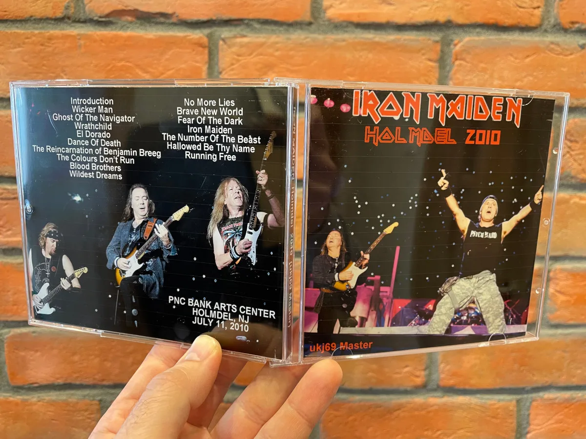 Iron Maiden, Holmdel 2010: the physical release in hand