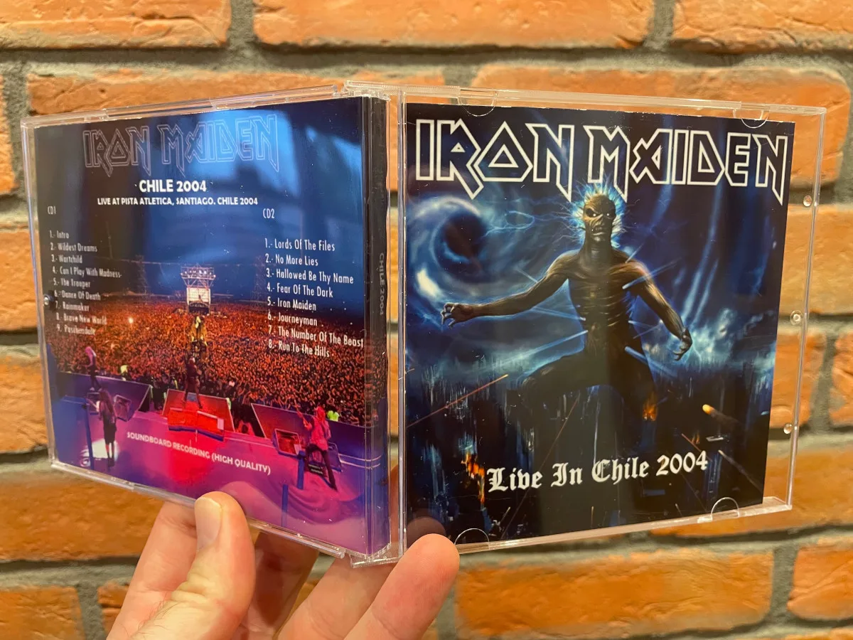 Iron Maiden, Santiago 2004: the physical release in hand