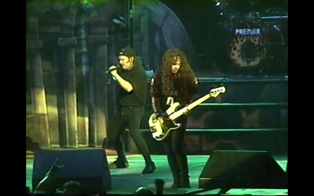 Iron Maiden, Hamilton 1998: video stills, still 2